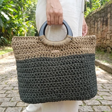 Crochet bag with hand handles