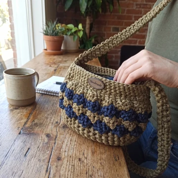 Sling bag with bubbles