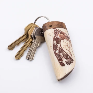 Giraffe scrimshawed keychain made from wood and cow bone with curved edges