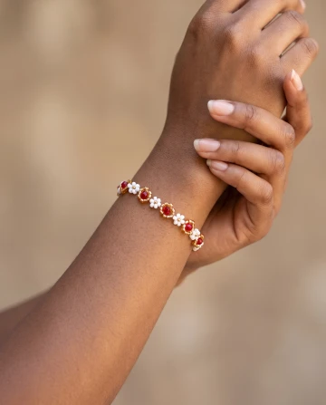 Savana acrylic gold, dark red and white bead flower bracelet